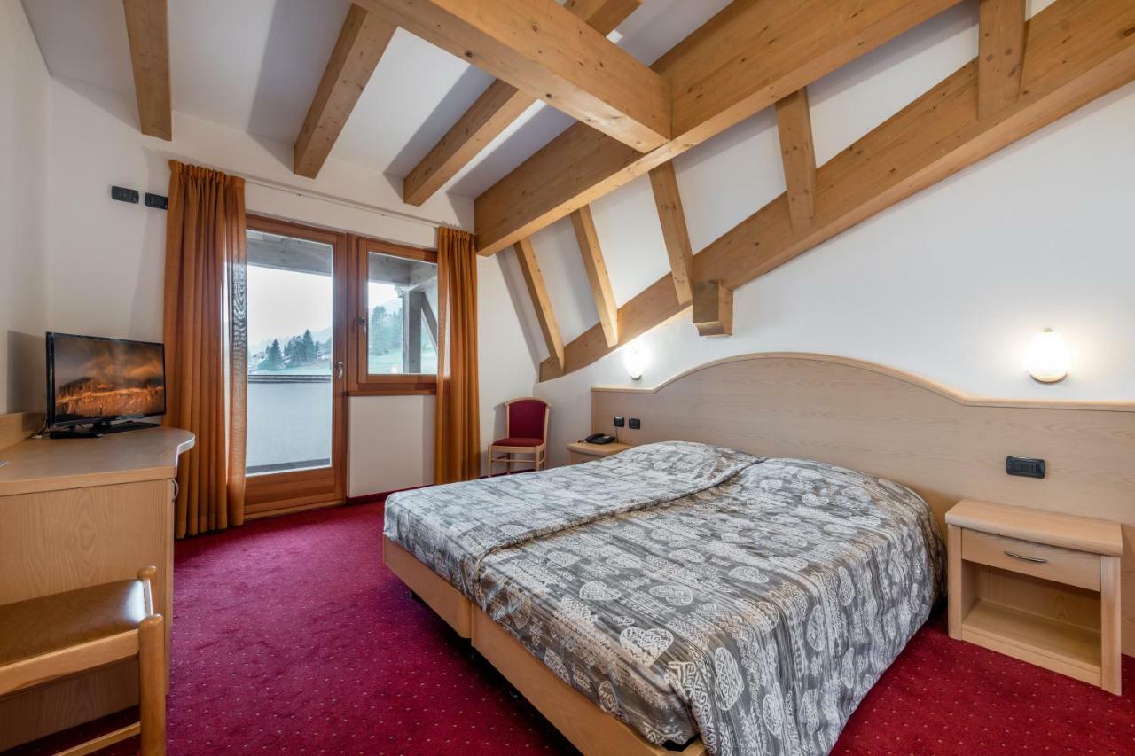 Hotel Europa Pozza di Fassa Exterior photo
